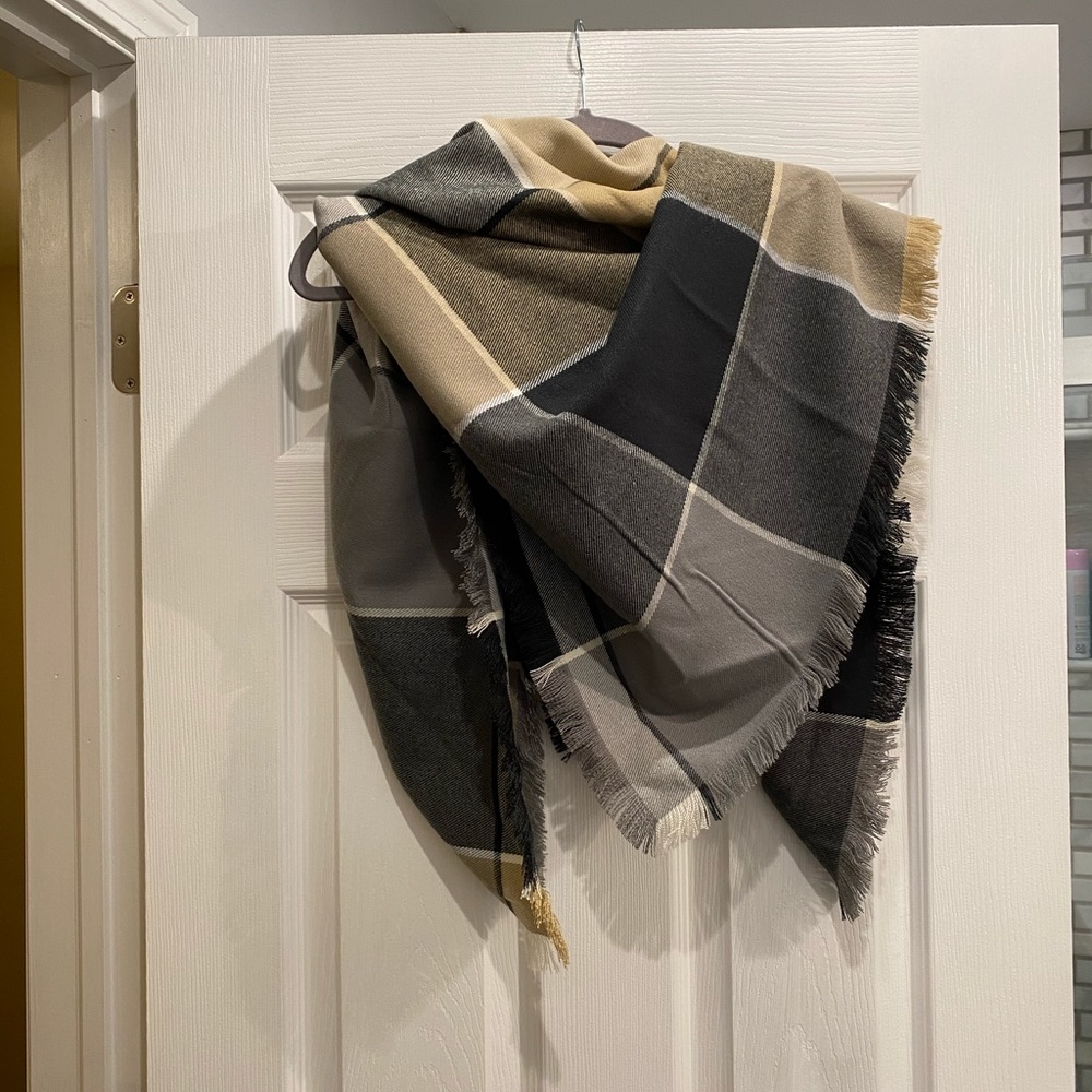 Checked blanket scarf